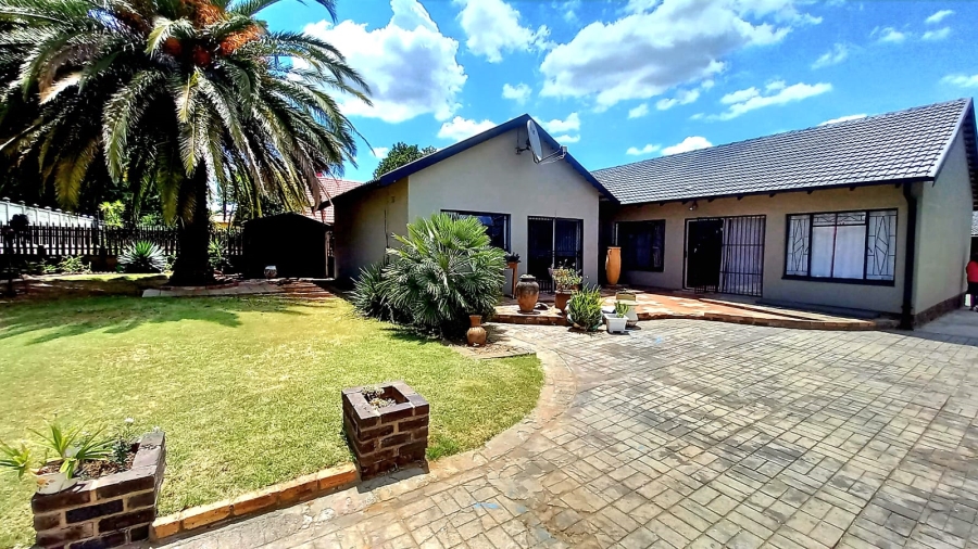 3 Bedroom Property for Sale in Vaalpark Free State